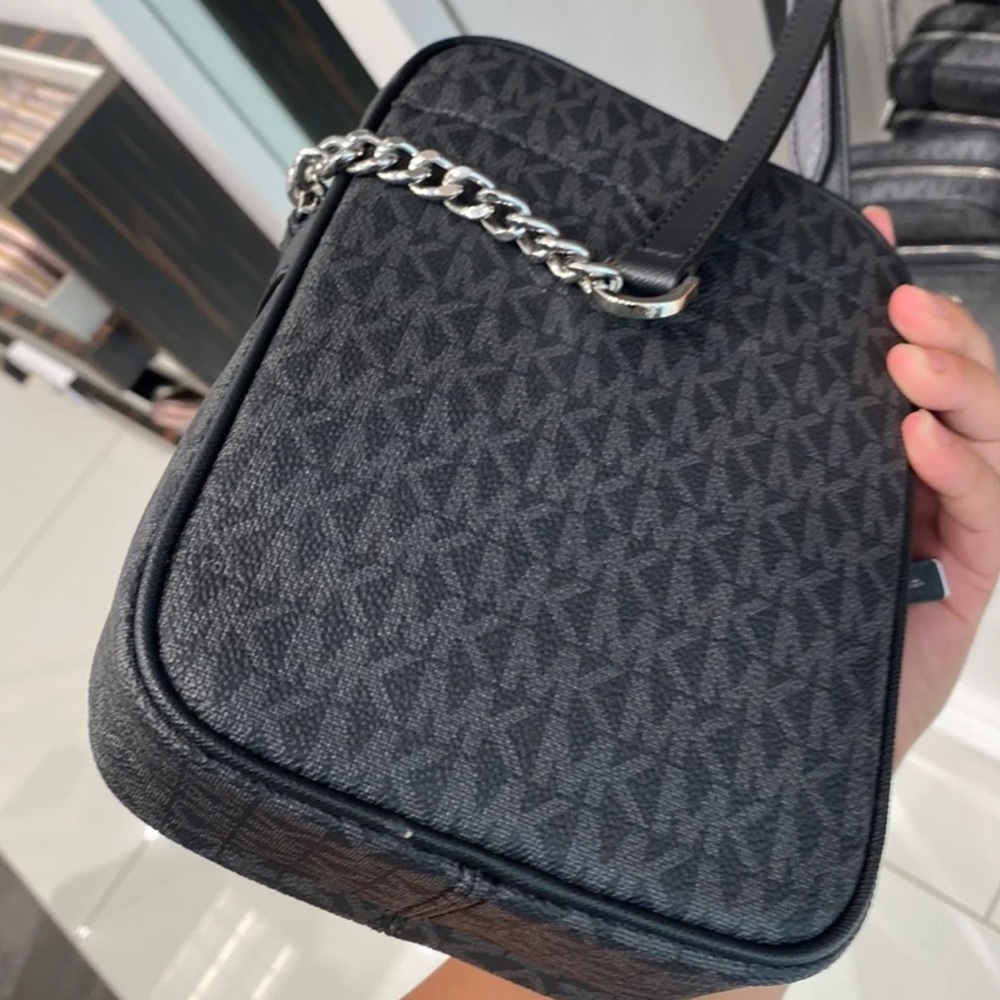 Michael Kors Jet Set Travel Flight Crossbody - Picture 15 of 16